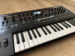 Roland Jupiter-Xm 37-Key Portable Keyboard Synthesizer with Adapter