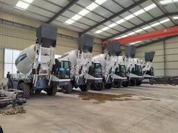 Self-propelled concrete plant Concrete Mixer LT4000